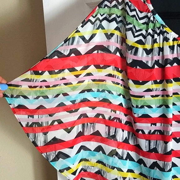 Robert Louis, 1-29, Flutter Tank, Multi- Color, great With Jeans/shorts. size L - Picture 3 of 7